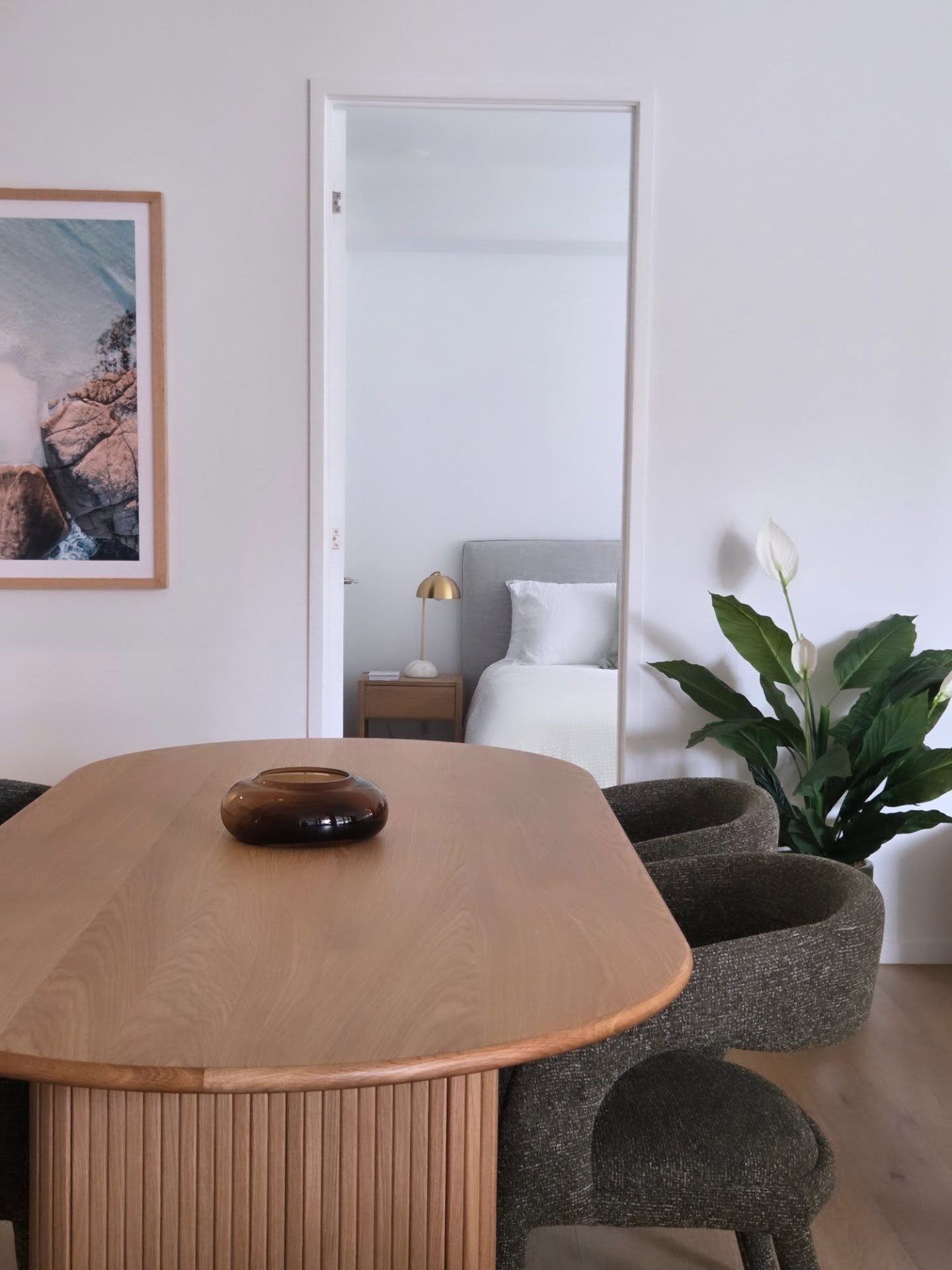 A recently completed city apartment designed to feel bright, grounded, and inviting.
An earthy palette, layers of texture, and warm brass accents bring depth and calm to this modern space.
#apartmentdesign #interiordesign #earthypalette #moderndesign