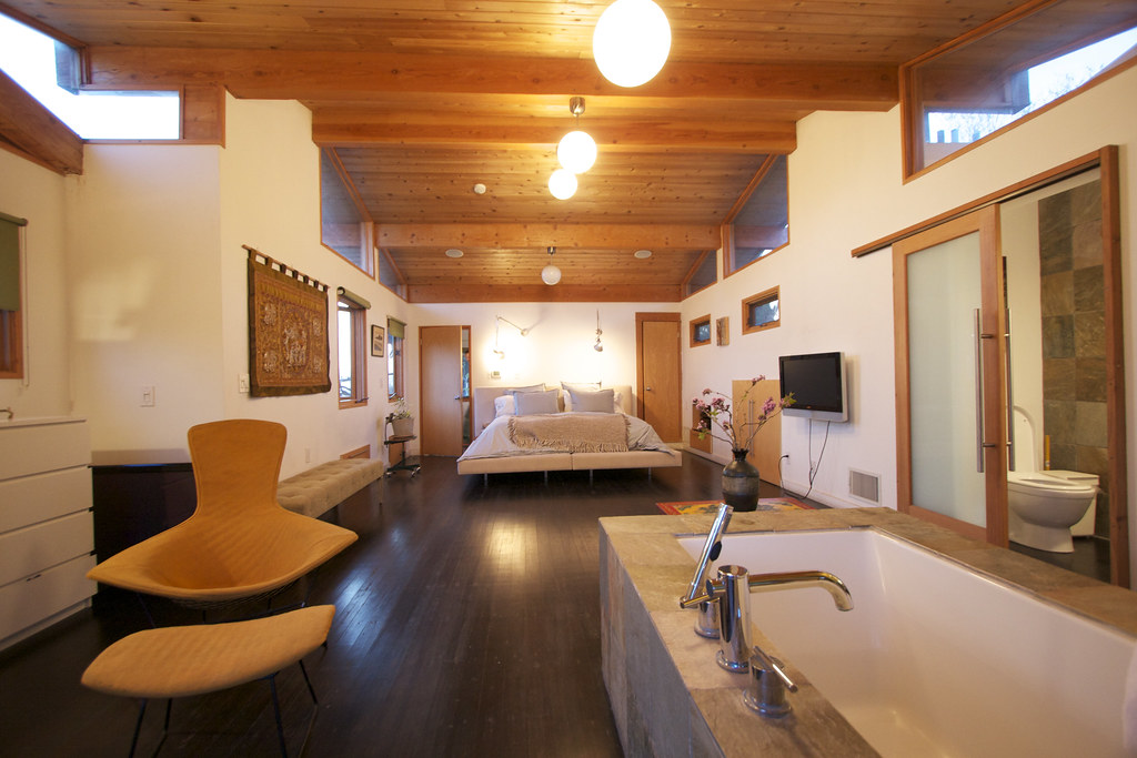 The washbasin corner in the loft flat