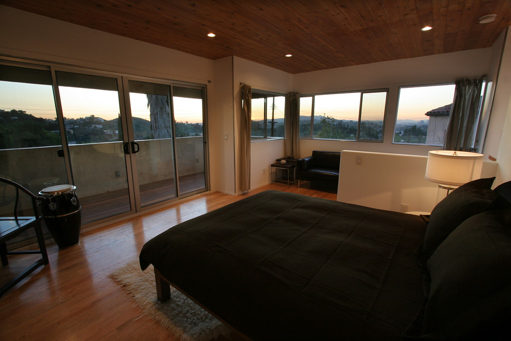 A bedroom that opens onto the view